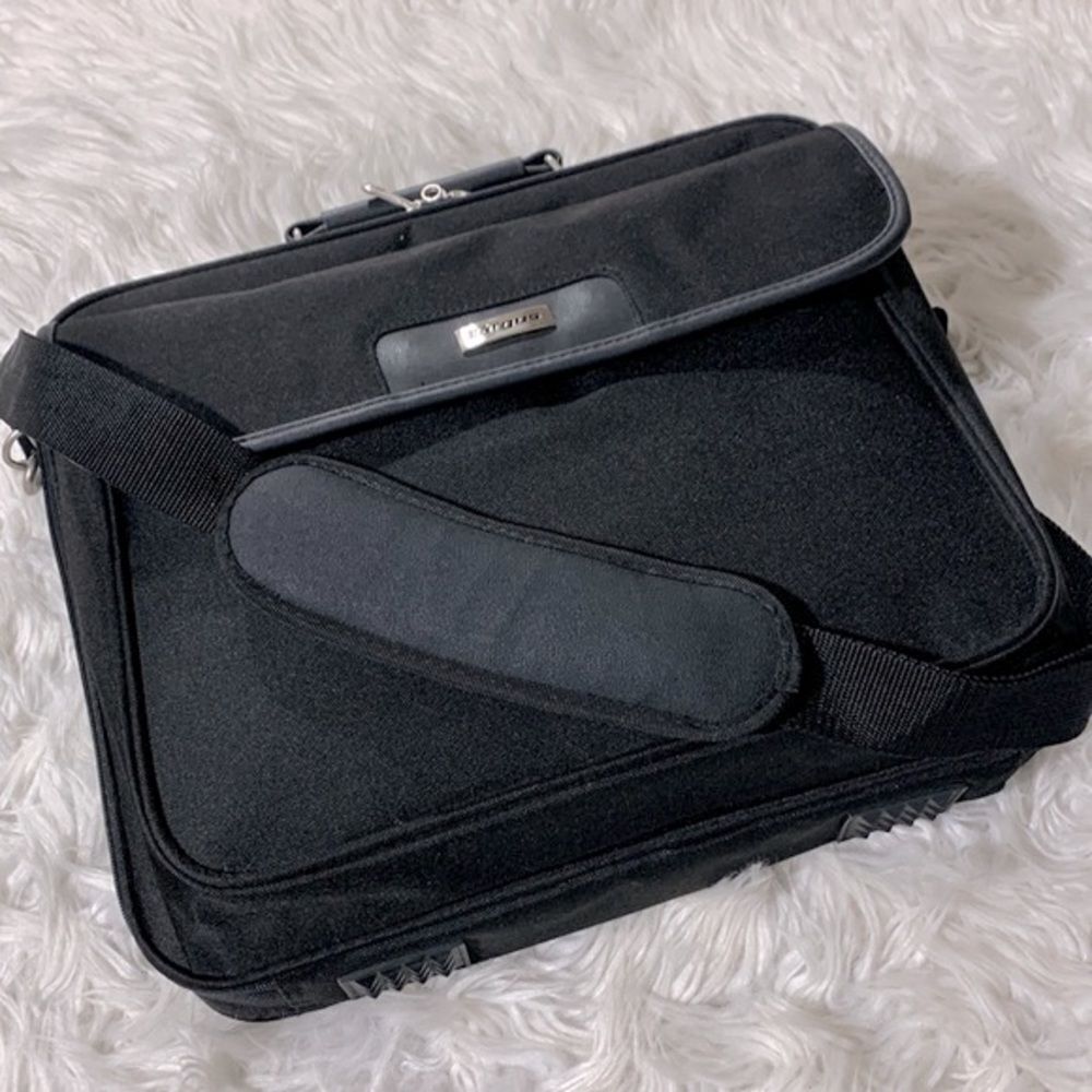 🟢3 for $20 TARGUS computer case w compartments zip closure top handle adj strap